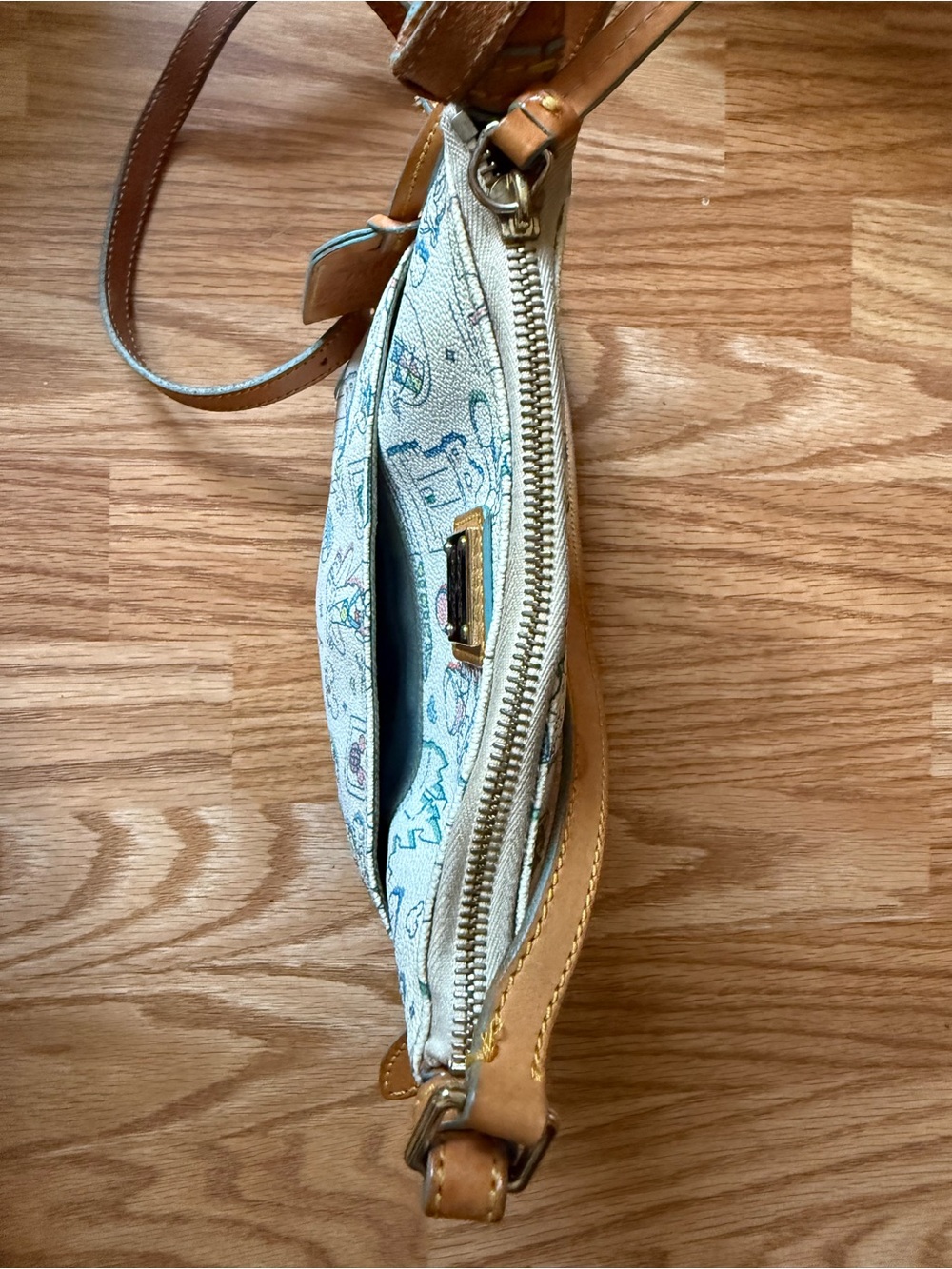 2017 WDW Marathon Cross Body Purse - Picture 7 of 12